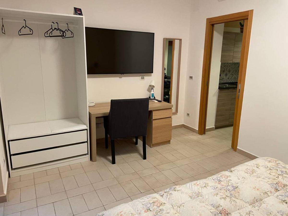Alex Comfort House Бари Экстерьер фото